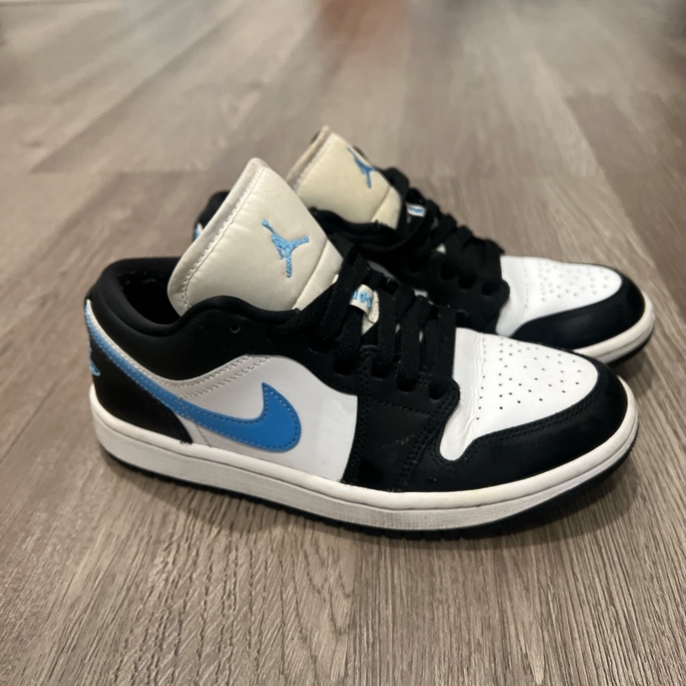 Women’s Nike dunks light blue black 6.5 sneakers Jordan